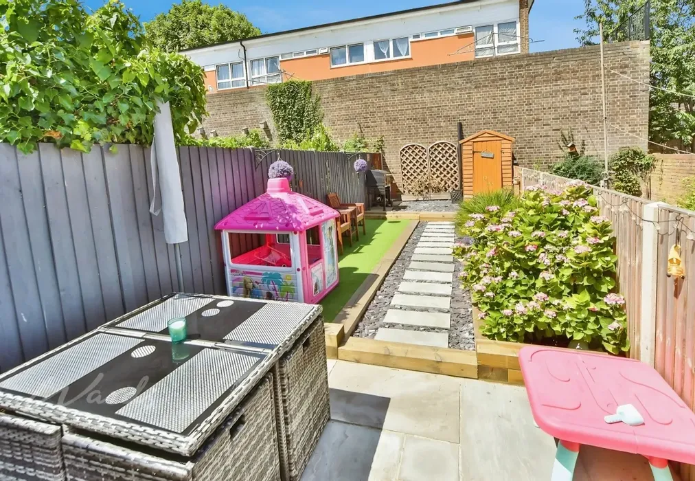 saxton garden 1 - Saxton Street Gillingham ME7 - Wards of Kent