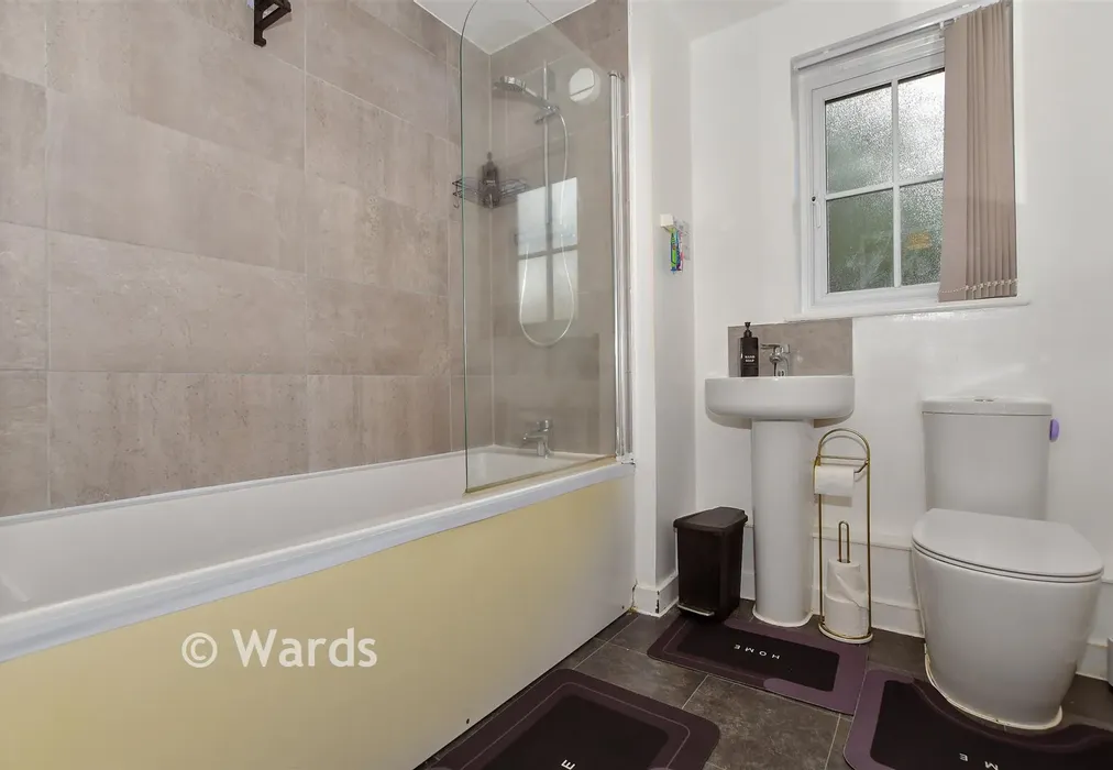 Bathroom - Cobnut Avenue, Maidstone, Kent - Wards of Kent