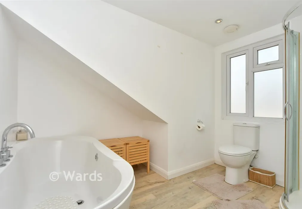 Family Bathroom - St. Margaret's Drive, Wigmore, Gillingham, Kent - Wards of Kent