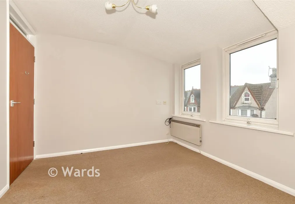 Bedroom 1 - Beach Street, Herne Bay, Kent - Wards of Kent
