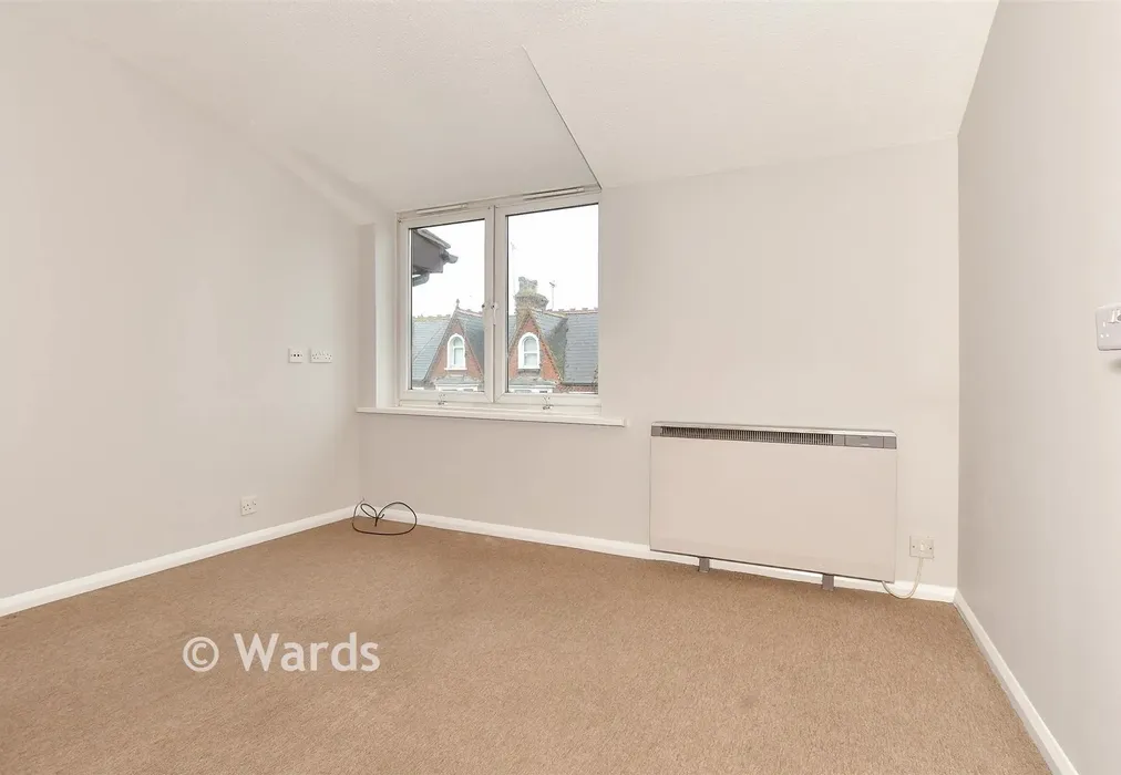 Lounge - Beach Street, Herne Bay, Kent - Wards of Kent