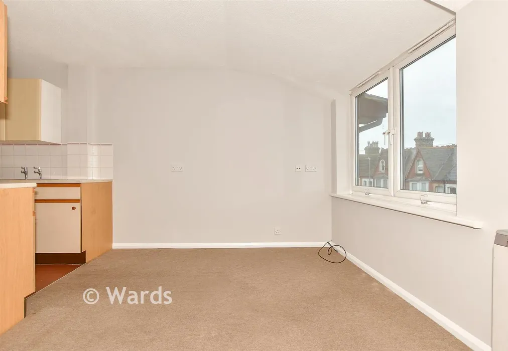 Lounge - Beach Street, Herne Bay, Kent - Wards of Kent