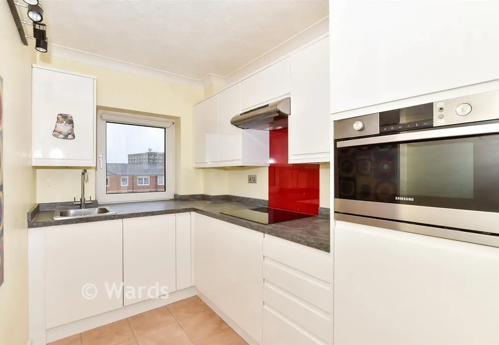 Kitchen - Queen Anne Road, Maidstone, Kent - Wards of Kent
