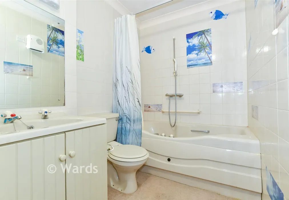 Bathroom - Queen Anne Road, Maidstone, Kent - Wards of Kent