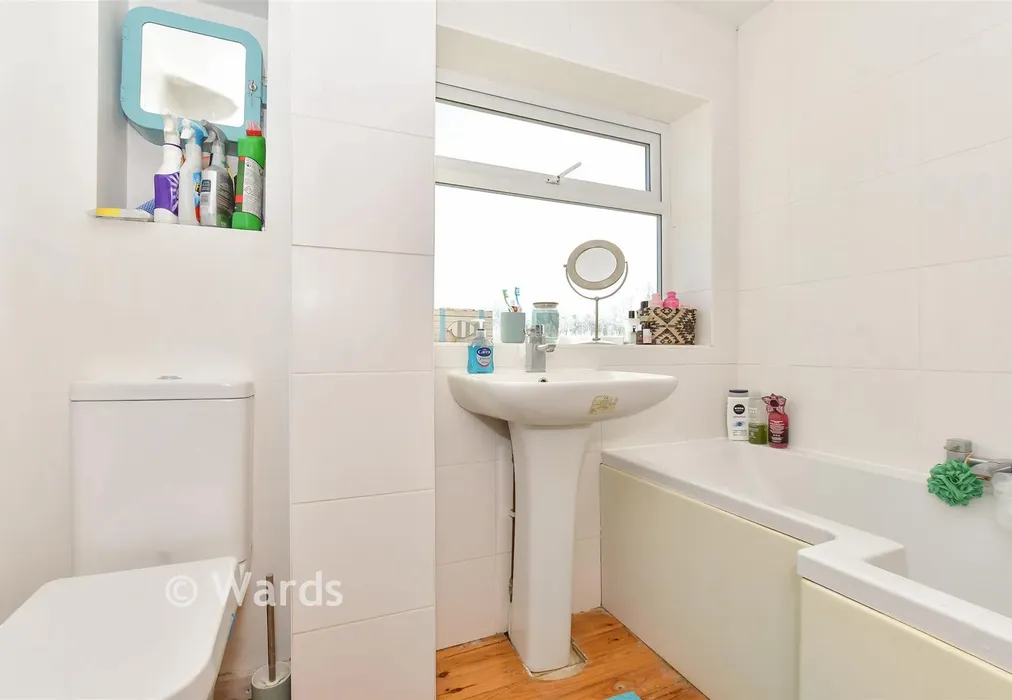 Bathroom - Shirley Avenue, Ramsgate, Kent - Wards of Kent