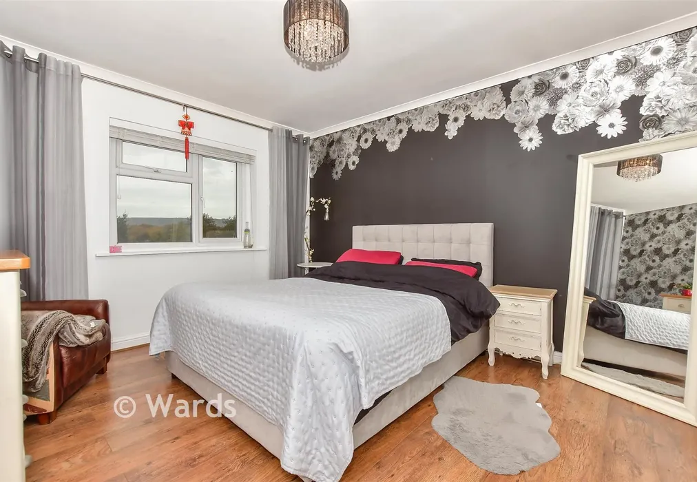 Bedroom 1 - Castle Way, Leybourne, Kent - Wards of Kent