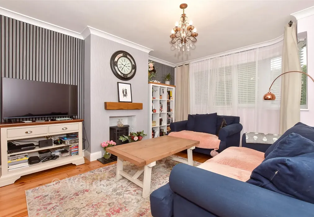 Lounge - Castle Way, Leybourne, Kent - Wards of Kent