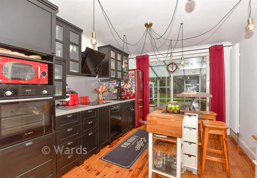 Kitchen/ Breakfast Room - Castle Way, Leybourne, Kent - Wards of Kent