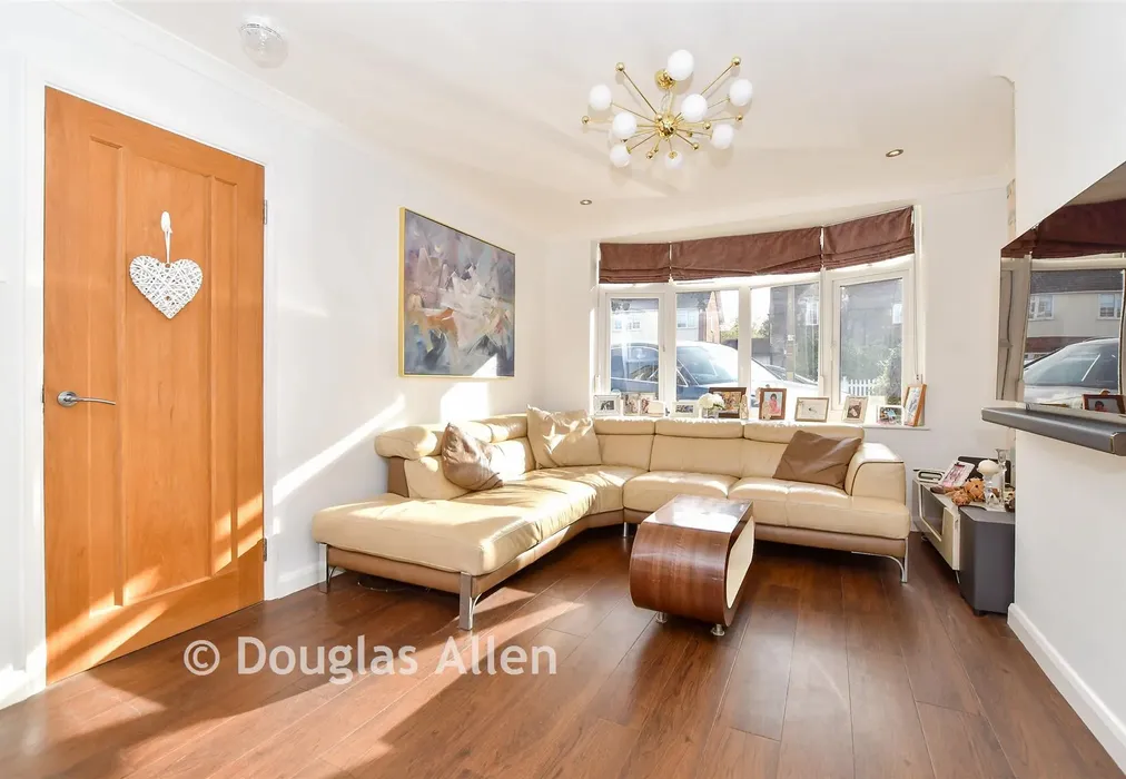Lounge - Woodberry Down, Epping, Essex - Wards of Kent