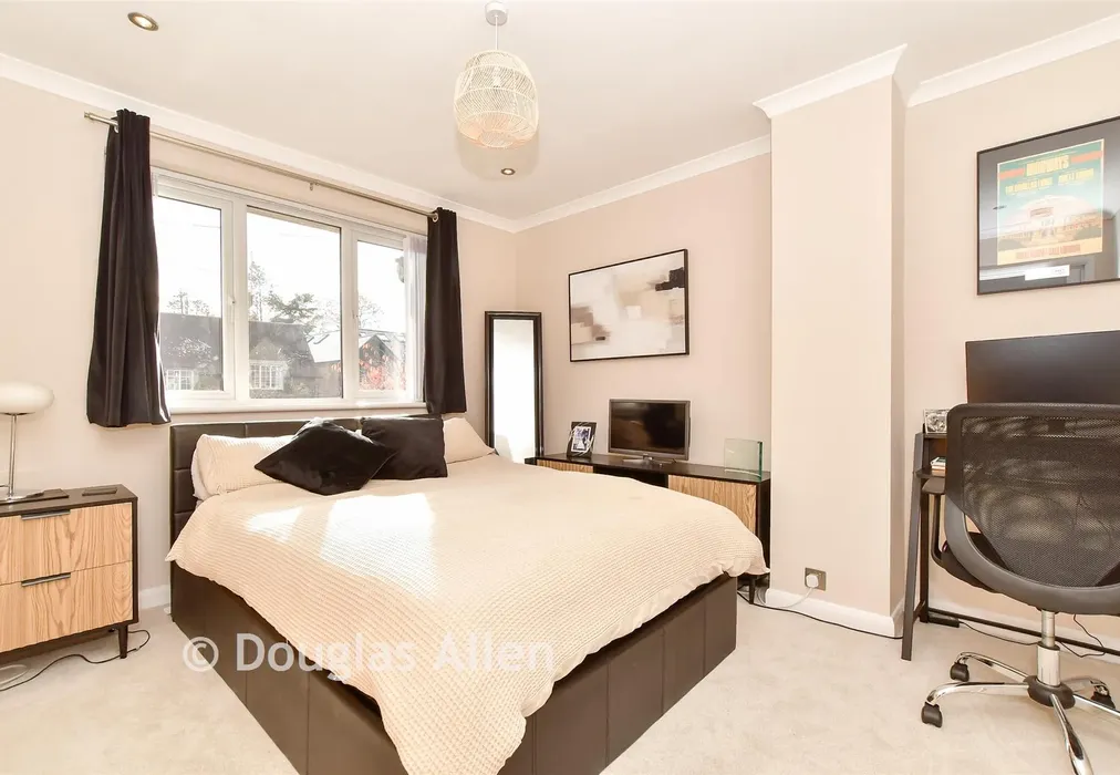 Bedroom 2 - Woodberry Down, Epping, Essex - Wards of Kent
