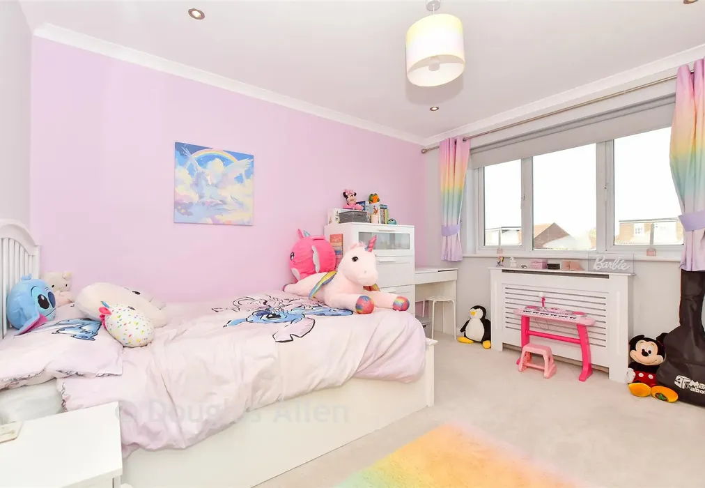 Bedroom 3 - Woodberry Down, Epping, Essex - Wards of Kent