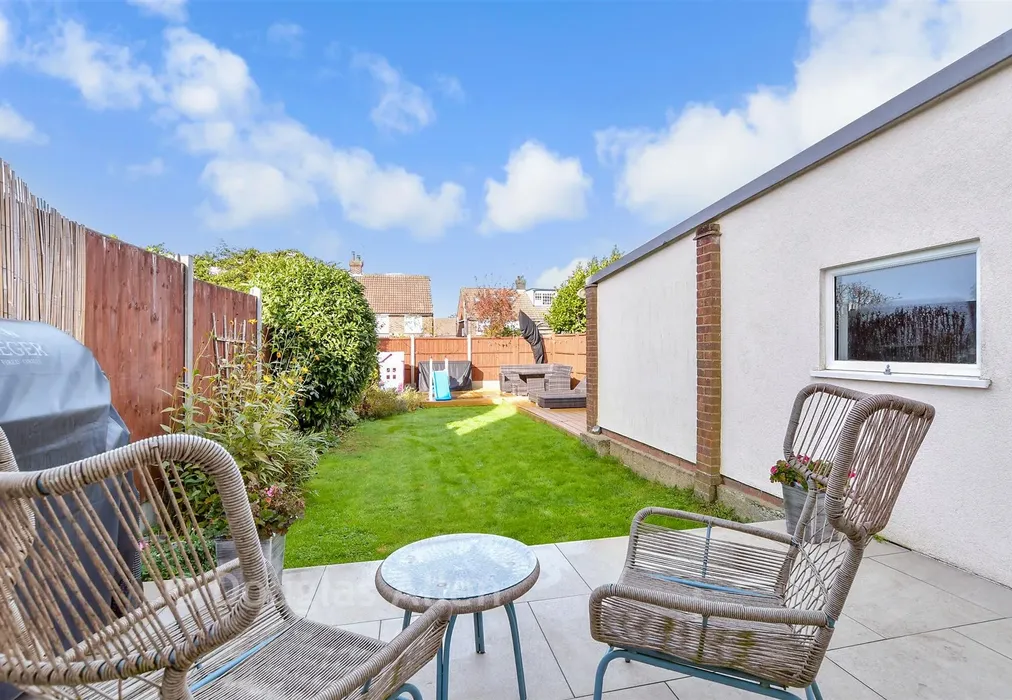 Rear Garden - Woodberry Down, Epping, Essex - Wards of Kent