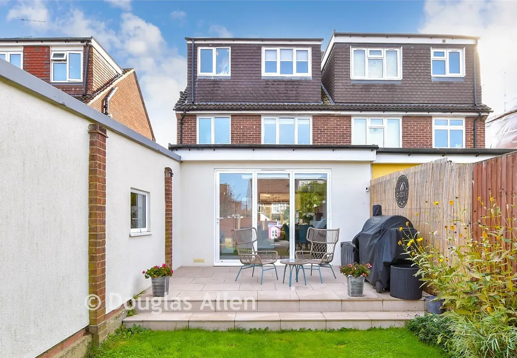 Rear Elevation - Woodberry Down, Epping, Essex - Wards of Kent