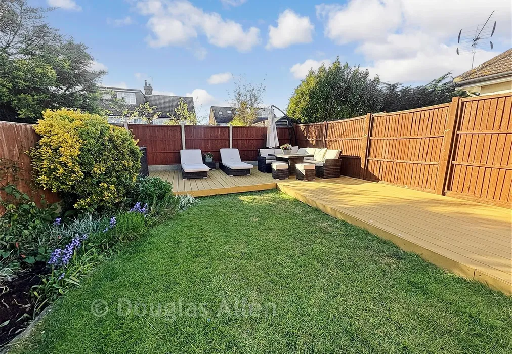 Rear Garden - Woodberry Down, Epping, Essex - Wards of Kent