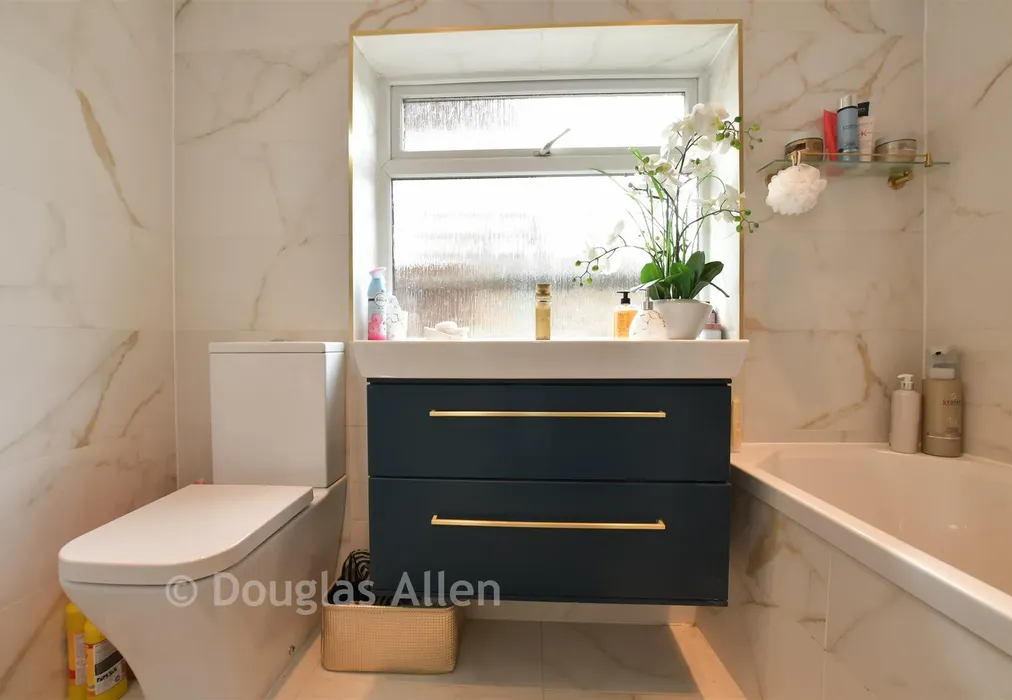 Bathroom - Mill Road, Billericay, Essex - Wards of Kent