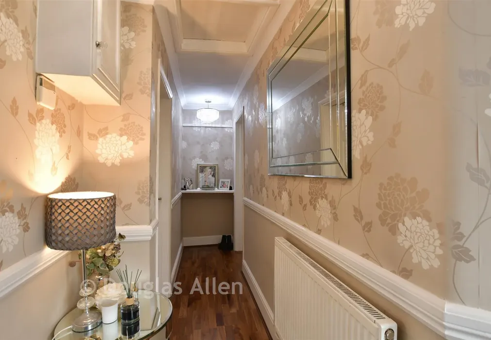 Hallway - Mill Road, Billericay, Essex - Wards of Kent