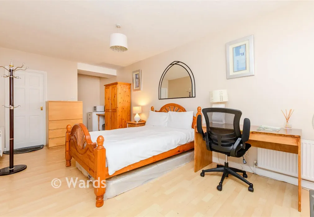 Bedroom 1 - Northumberland Avenue, Welling, Kent - Wards of Kent