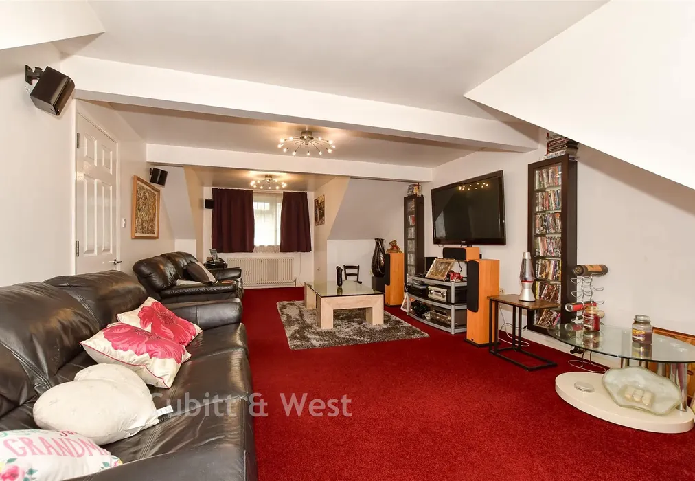 Lounge - Fairlight Avenue, Telscombe Cliffs, East Sussex - Wards of Kent