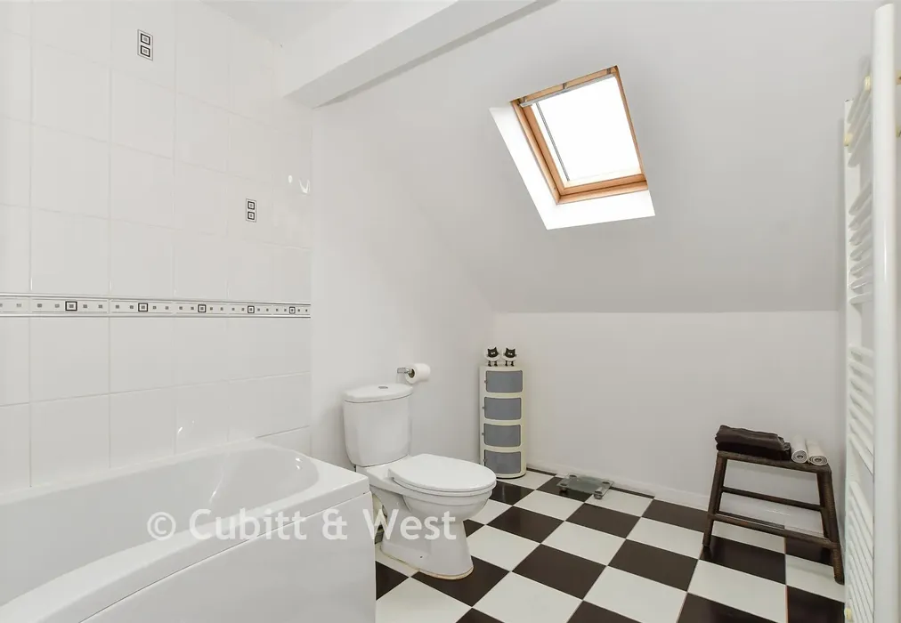 Bathroom - Fairlight Avenue, Telscombe Cliffs, East Sussex - Wards of Kent