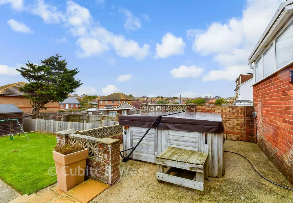 Rear Garden - Fairlight Avenue, Telscombe Cliffs, East Sussex - Wards of Kent