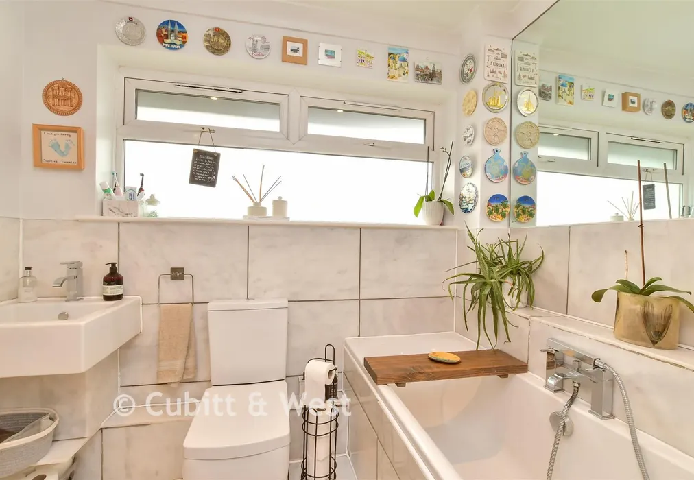 Bathroom - Pitt Gardens, Woodingdean, Brighton, East Sussex - Wards of Kent