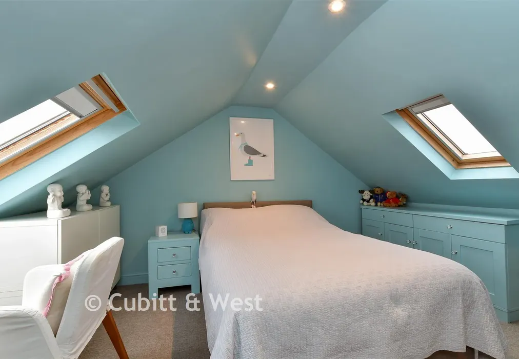 Bedroom 2 - Pitt Gardens, Woodingdean, Brighton, East Sussex - Wards of Kent