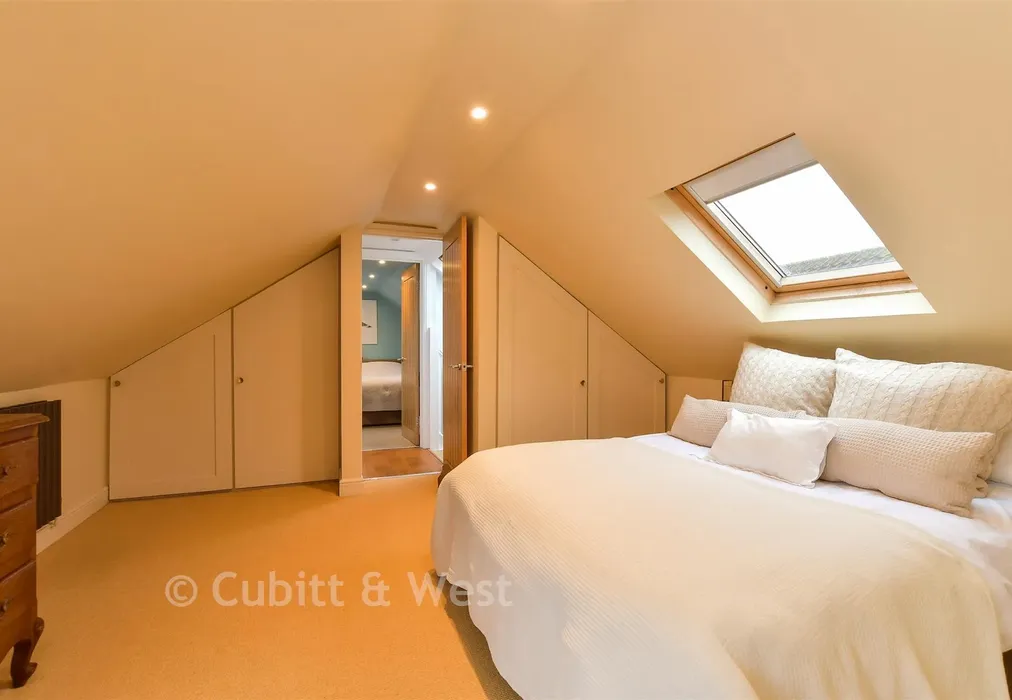 Bedroom 1 - Pitt Gardens, Woodingdean, Brighton, East Sussex - Wards of Kent