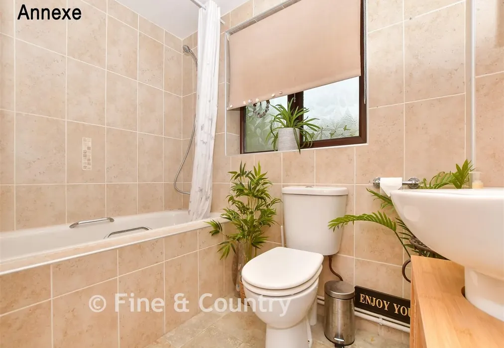 Annexe Bathroom - Bromley Green Road, Ruckinge, Ashford, Kent - Wards of Kent
