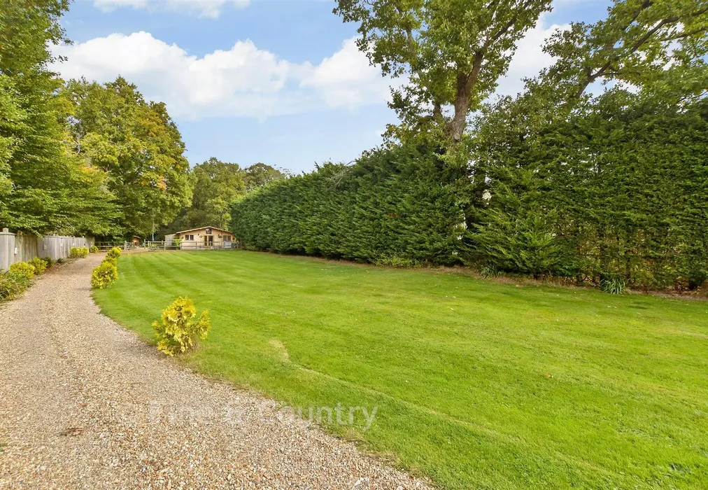 Rear Garden - Bromley Green Road, Ruckinge, Ashford, Kent - Wards of Kent