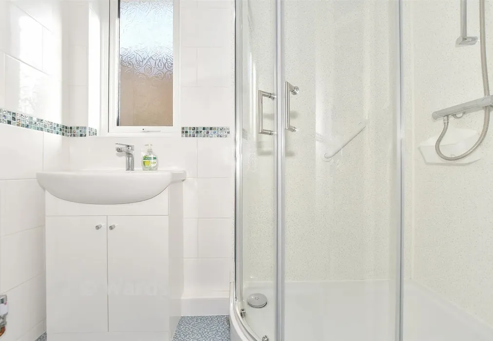 Bathroom - Bay View Road, Broadstairs, Kent - Wards of Kent