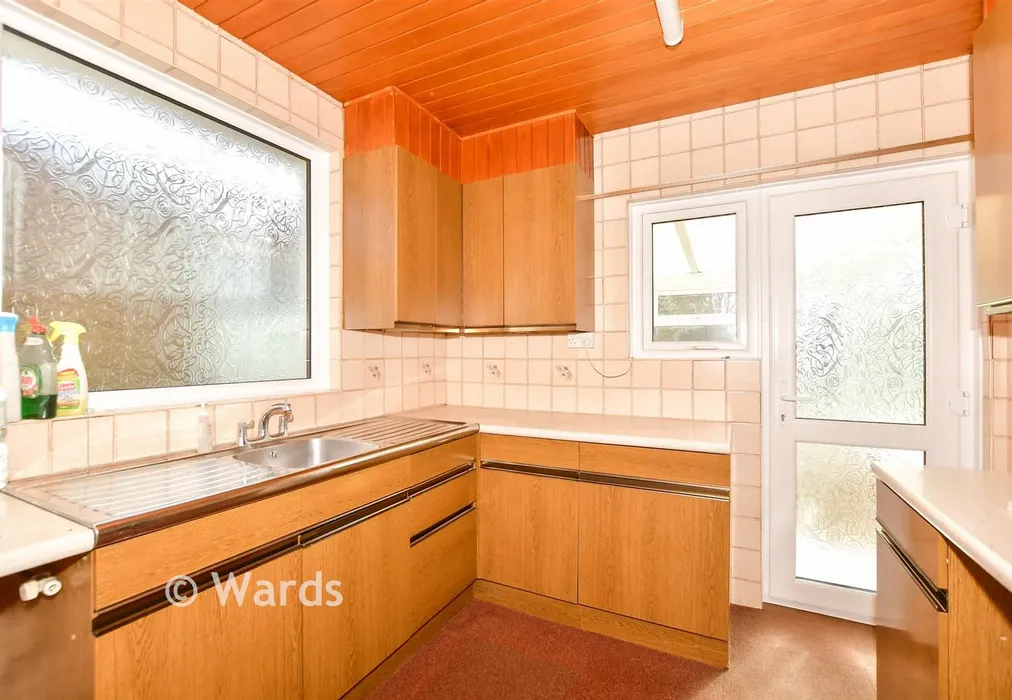 Kitchen - Bay View Road, Broadstairs, Kent - Wards of Kent