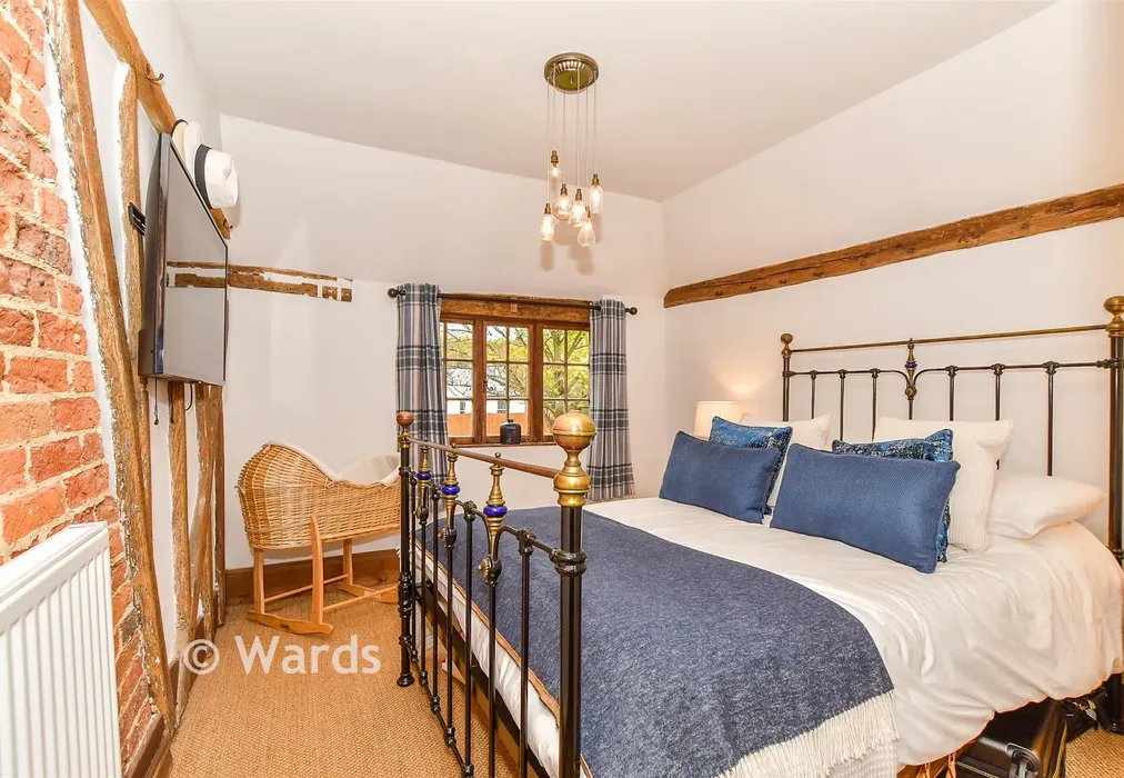 Bedroom 1 - Ashford Road, Bethersden, Ashford, Kent - Wards of Kent