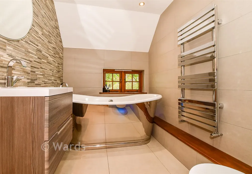 Bathroom - Ashford Road, Bethersden, Ashford, Kent - Wards of Kent