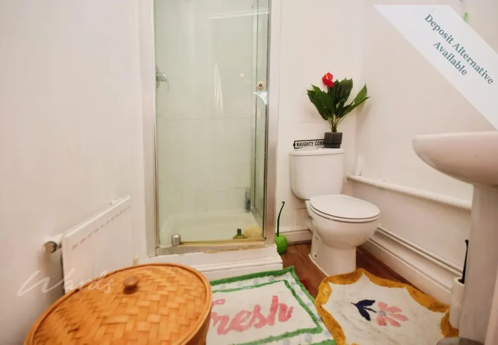 En-suite - Rendezvous Street Folkestone CT20 - Wards of Kent