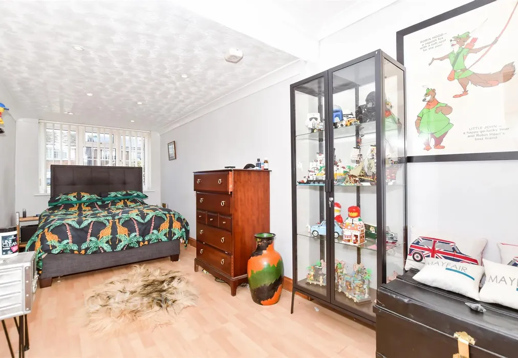 Former Garage Used As A Bedroom - Cherry Orchard, Ditton, Aylesford, Kent - Wards of Kent