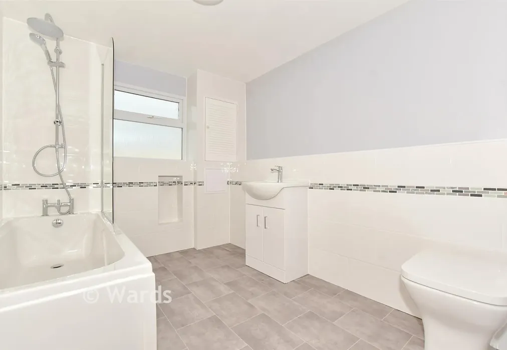 Bathroom - Sidney Street, Folkestone, Kent - Wards of Kent