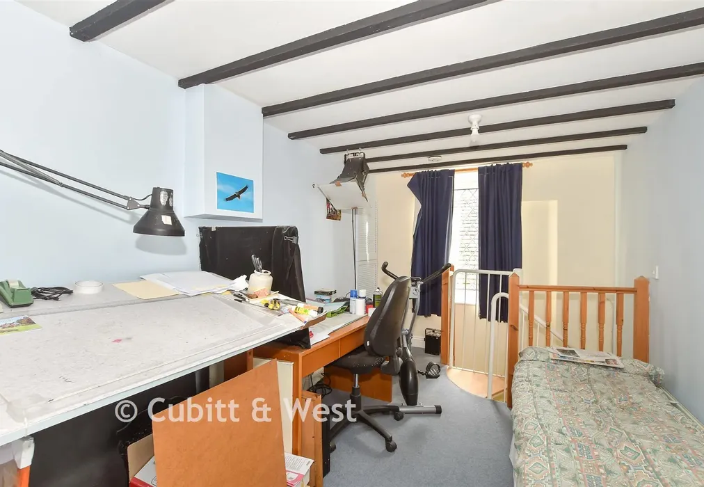 Loft Room - Trulls Hatch, Argos Hill, Rotherfield, East Sussex - Wards of Kent