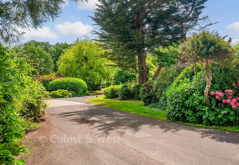 Communal Gardens - Trulls Hatch, Argos Hill, Rotherfield, East Sussex - Wards of Kent