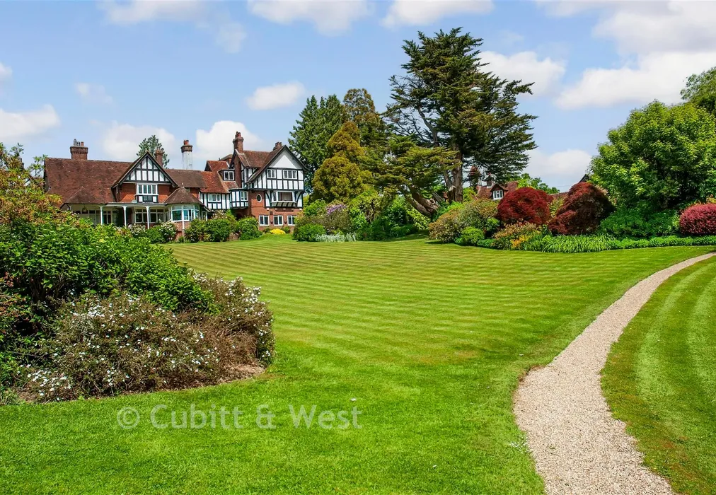 Communal Gardens - Trulls Hatch, Argos Hill, Rotherfield, East Sussex - Wards of Kent