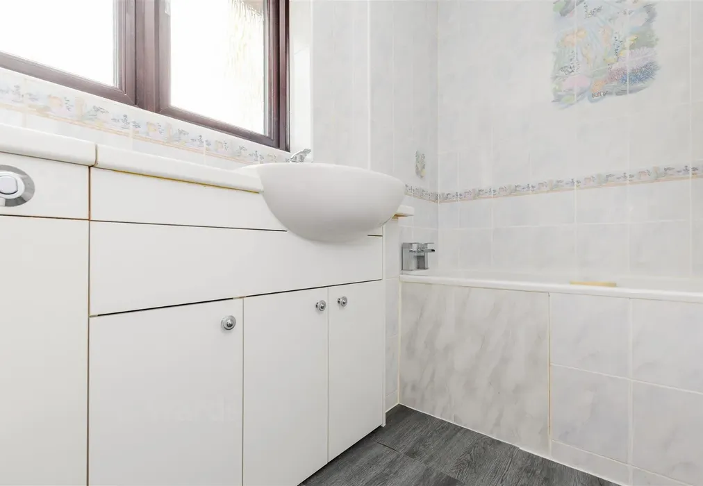 Bathroom - Ormesby Close, London - Wards of Kent