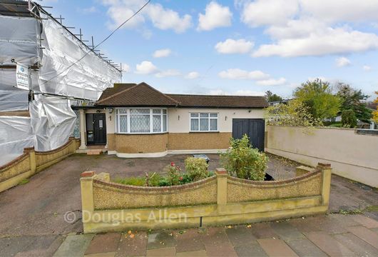 Cheriton Avenue, Clayhall, Ilford, Essex - Wards of Kent