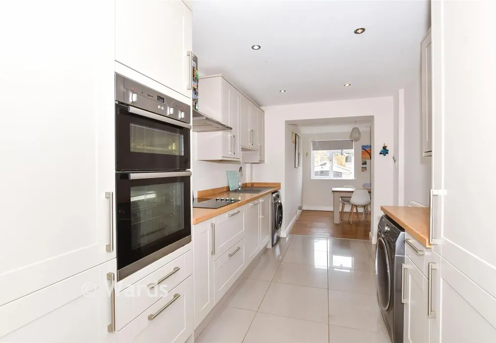 Kitchen - Merton Road, Bearsted, Maidstone, Kent - Wards of Kent