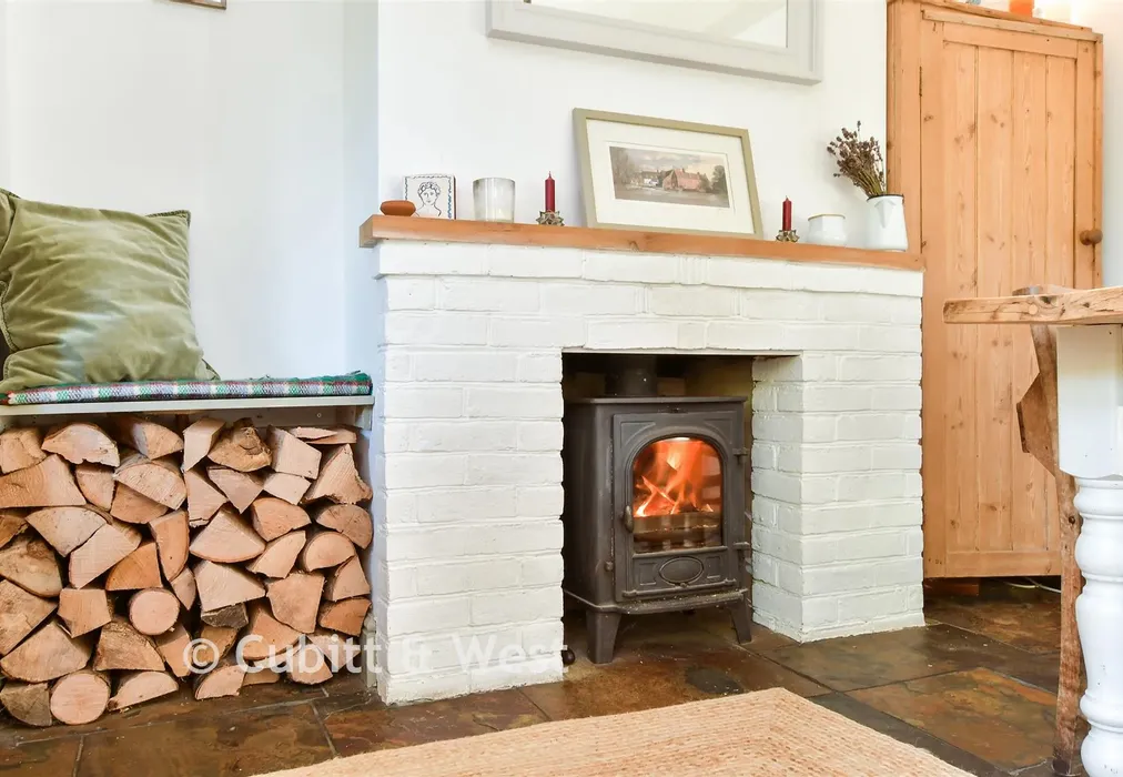 Internal Lifestyle Photograph - New Road, Ridgewood, Uckfield, East Sussex - Wards of Kent