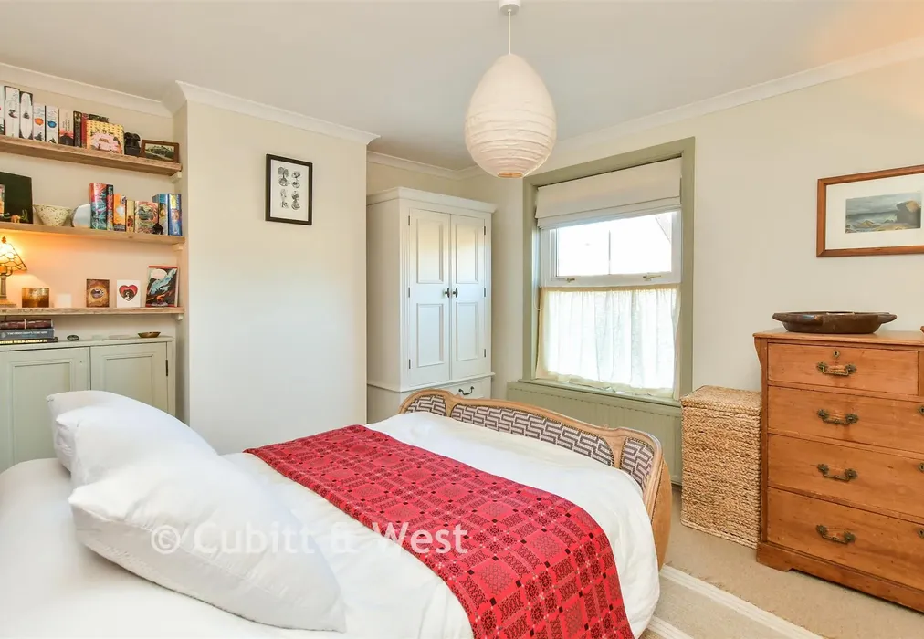 Bedroom 1 - New Road, Ridgewood, Uckfield, East Sussex - Wards of Kent