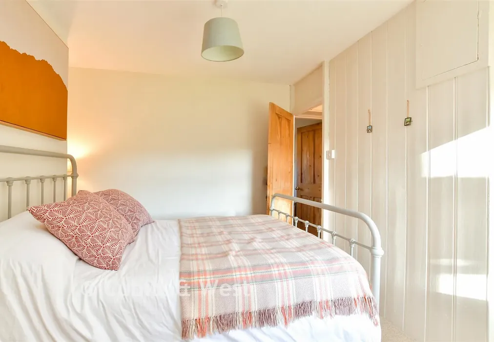 Bedroom 2 - New Road, Ridgewood, Uckfield, East Sussex - Wards of Kent