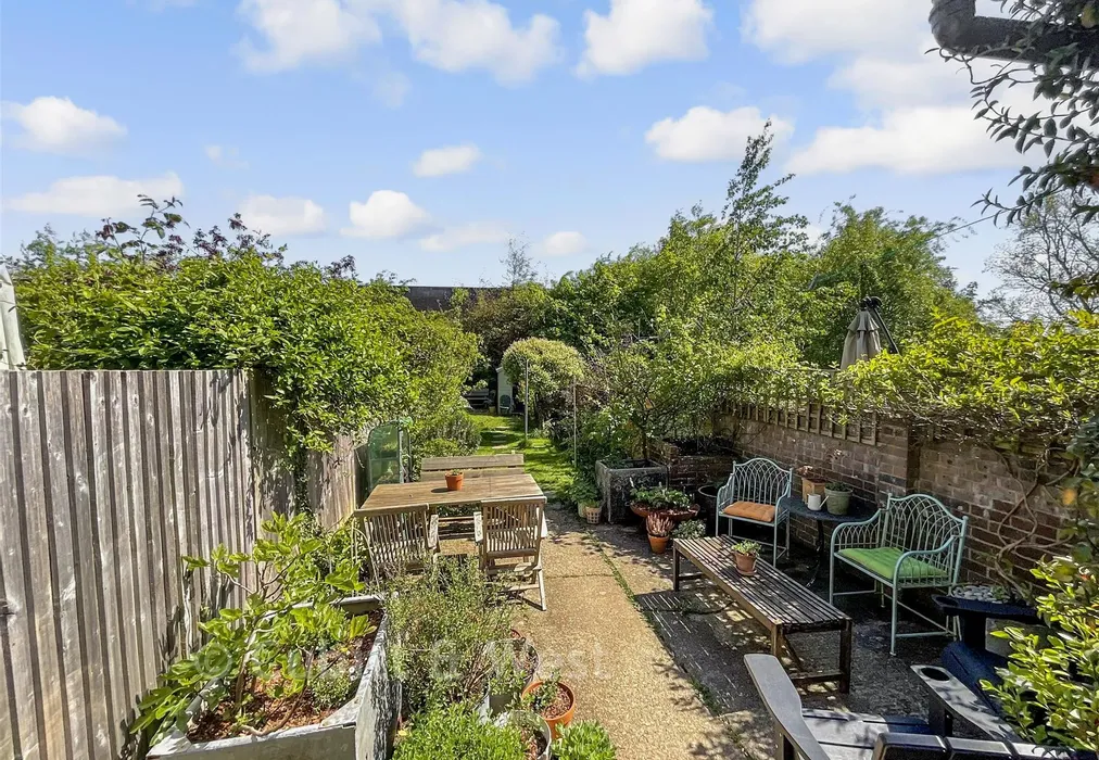 Rear Garden - New Road, Ridgewood, Uckfield, East Sussex - Wards of Kent