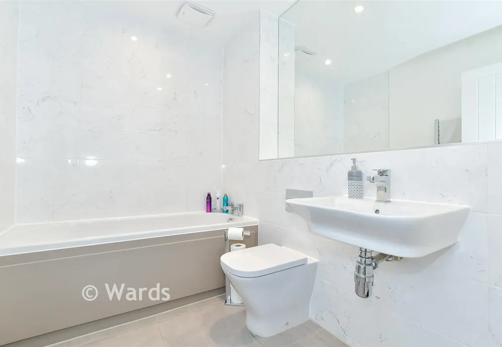 En-Suite Bathroom - Collier Street, Maidstone, Kent - Wards of Kent