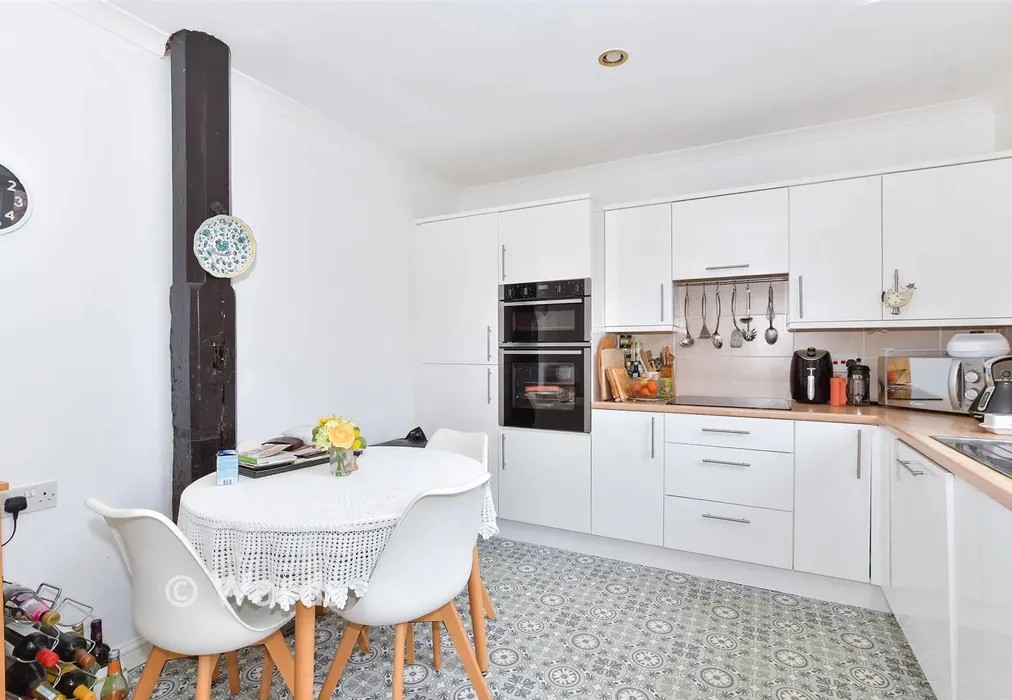 Kitchen - Barham Mews, Teston, Maidstone, Kent - Wards of Kent