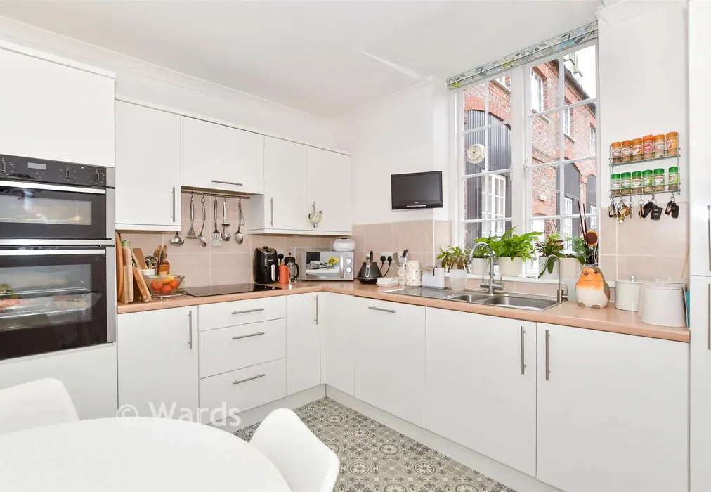Kitchen - Barham Mews, Teston, Maidstone, Kent - Wards of Kent