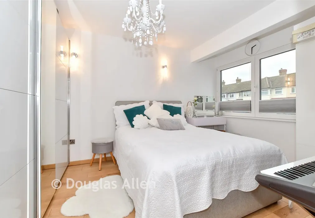 Lounge (used as a bedroom) - Elm Park Avenue, Hornchurch, Essex - Wards of Kent